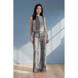 Pretty Little Thing Two Piece Gray/Black Snake Print Set size 4 Excellent. Poly